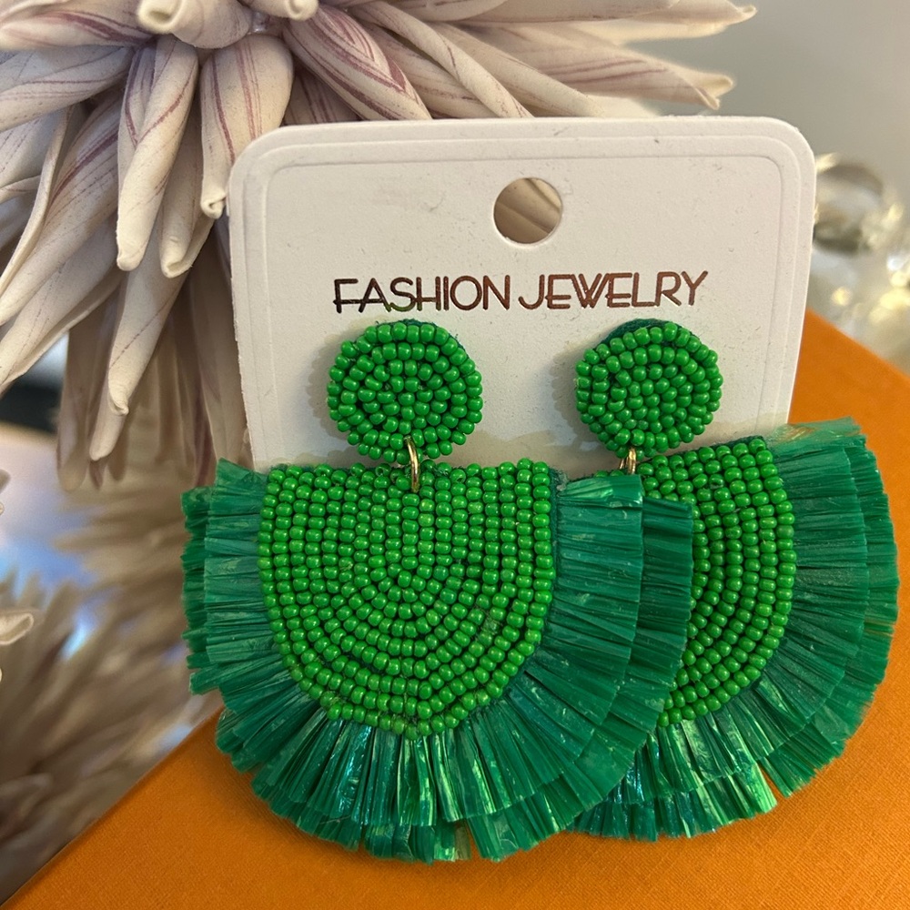 🌿Tropical Green Summer Earrings!
